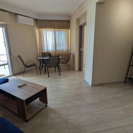 Beachfront Apartment Неа Мудания Екстериор снимка