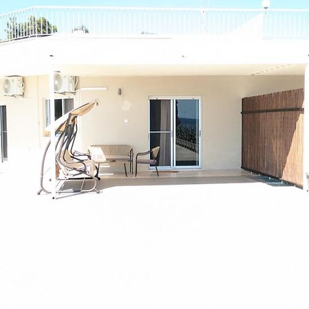 Beachfront Apartment Неа Мудания Екстериор снимка