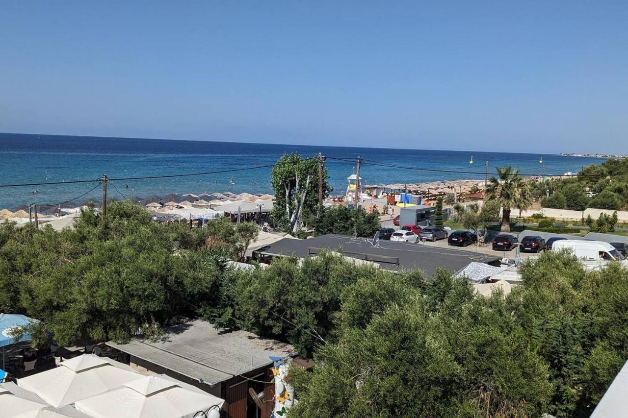 Beachfront Apartment Неа Мудания Екстериор снимка