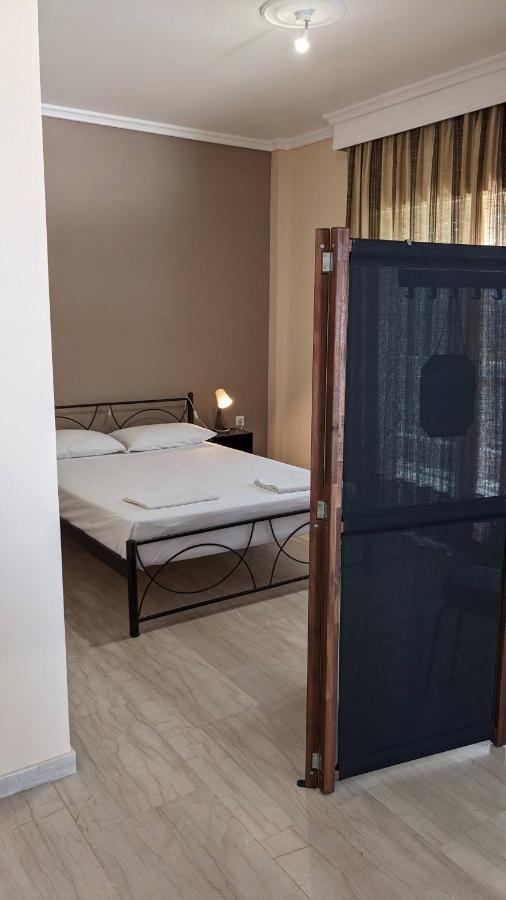 Beachfront Apartment Неа Мудания Екстериор снимка