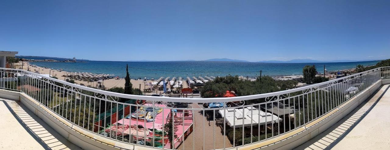 Beachfront Apartment Неа Мудания Екстериор снимка